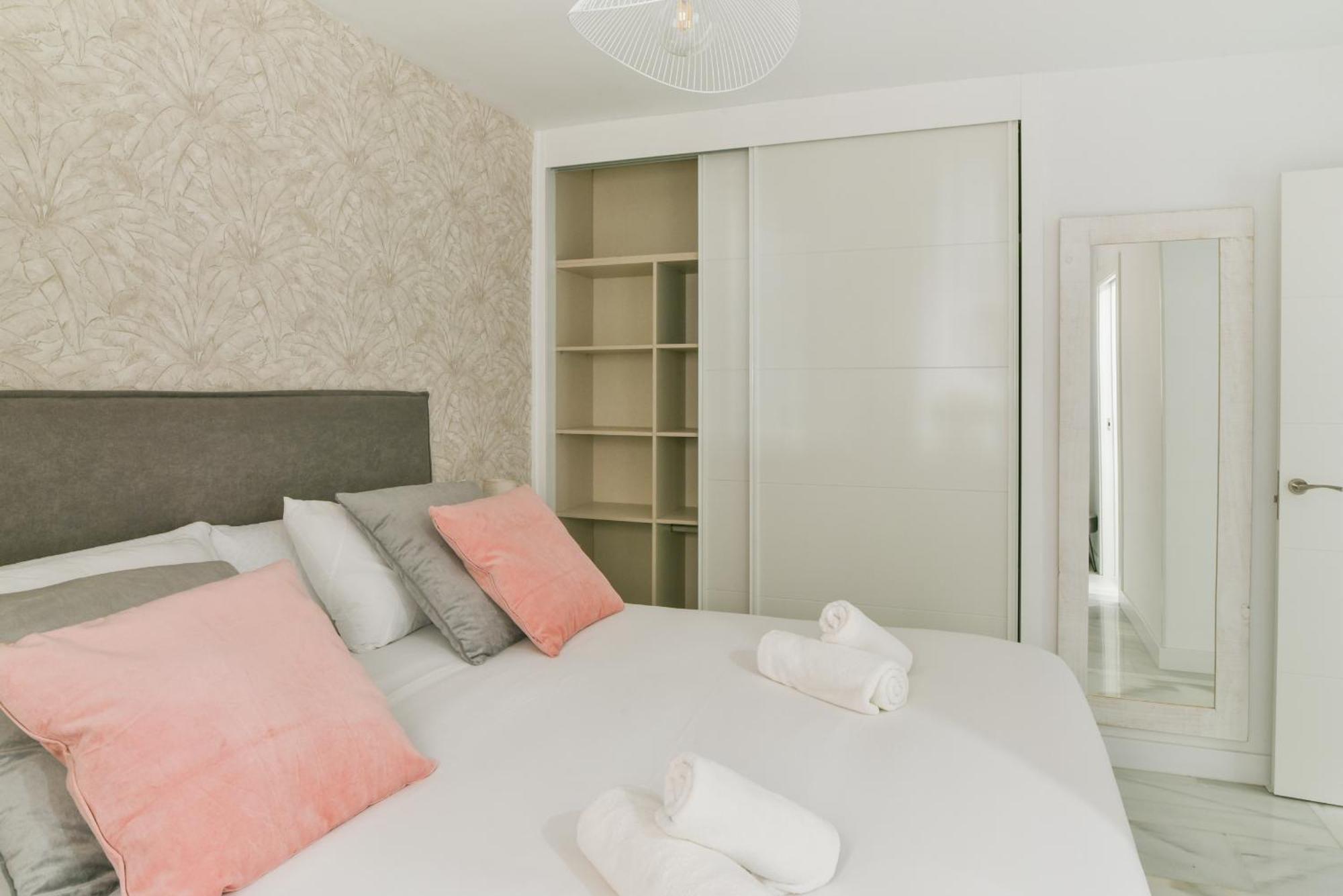 Apartment Magnificent- 2bd 2bth- Center Málaga